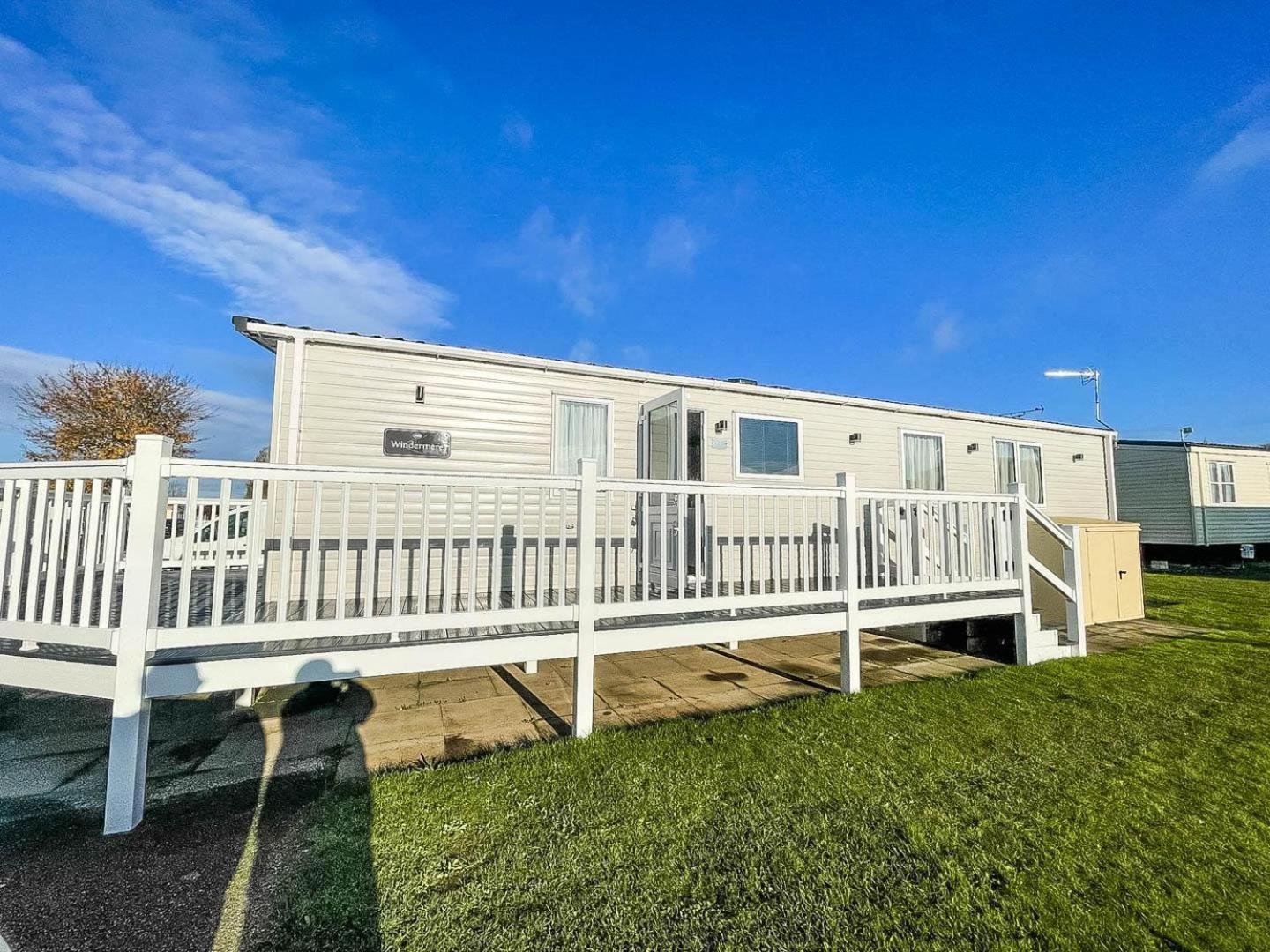 Spacious Caravan With Large Decking Area, Perfect To Enjoy The Sun, Ref 23058c *